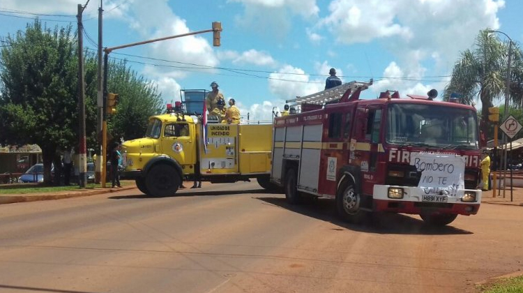 Bomberos de Itapúa endurecen postura y cierran ruta