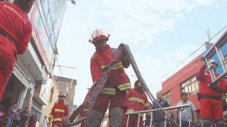 Municipio de Víctor Larco demandaría a bomberos