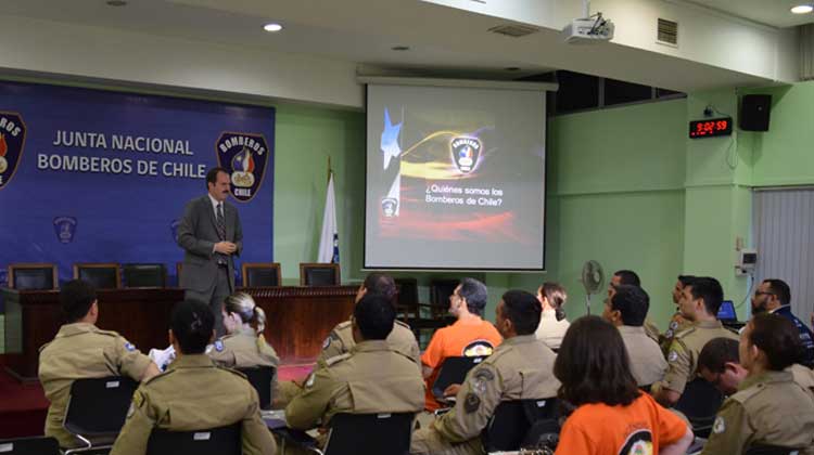 Delegación de bomberos brasileros visitan Chile