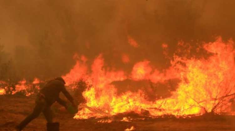 Incendio en Parral se mantiene sin control