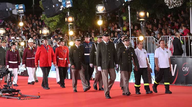 Emotivo homenaje a Bomberos en la Gala del Festival de Viña