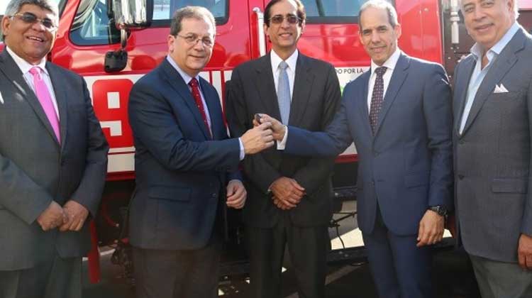 Fundación AES Dominicana dona tres camiones de bomberos