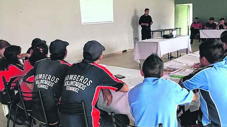 Socorrismo fue eje de una capacitación para bomberos