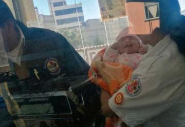 Dejan una bebé en la estación de bomberos con una nota