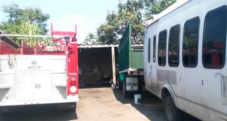 El camión de bomberos lleva un mes varado en el taller