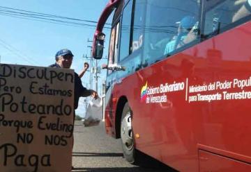 Bomberos de Maracaibo piden en la calle para comer
