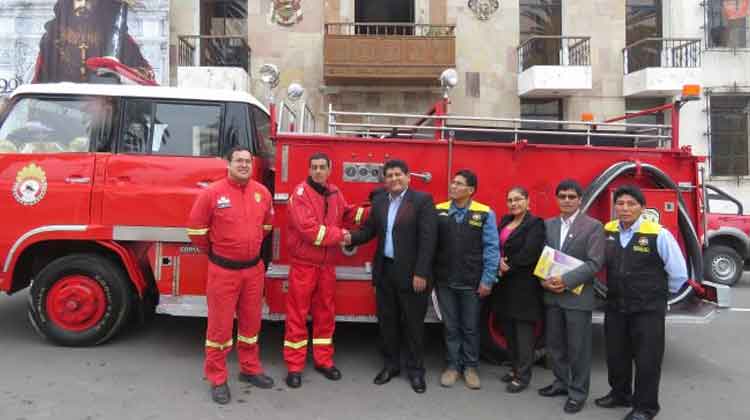 Moderna compañía de bomberos en Paucarpata