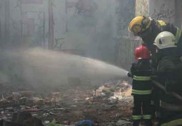 Niño con cáncer cumplió su sueño y fue bombero por un día