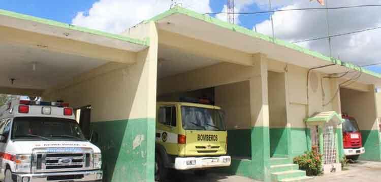 Bomberos de Higüey realizan su trabajo con escaso personal
