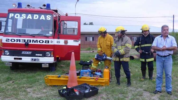 Bomberos de Itaembé Miní presentaron nuevo equipamiento