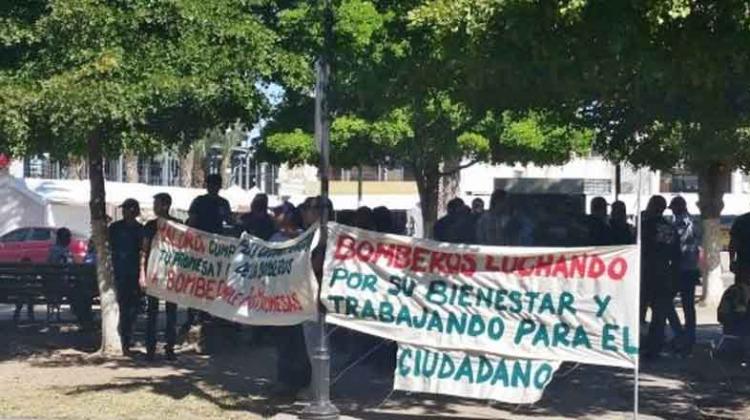 Bomberos de Hermosillo protestan por condiciones laborales