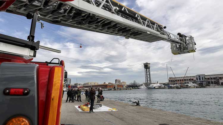 El Puerto cede a los bomberos un camión escalera