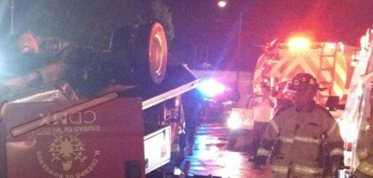 Tres bomberos resultan heridos tras sufrir accidente