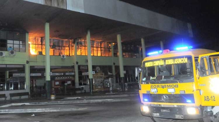 Un incendio en la Terminal de Ómnibus de Asunción
