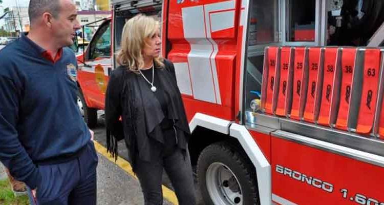 Bomberos de Rawson mostraron la autobomba más moderna de Chubut