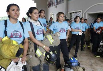 Bomberos rindió un homenaje a sus heroínas