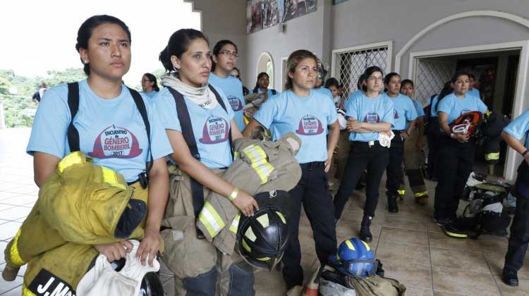 Bomberos rindió un homenaje a sus heroínas