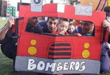 Bomberos de Castelli le cumplieron un sueño a un nene de 4 años