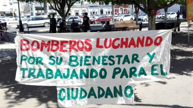 Bomberos vuelven a plantarse al ayuntamiento