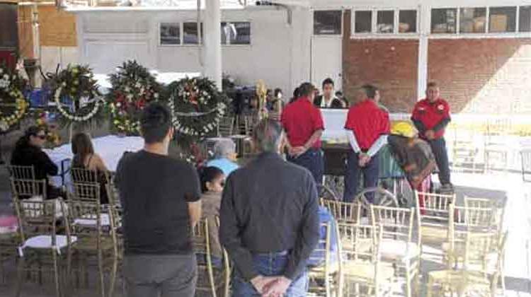Bomberos despiden a compañero que murió en accidente