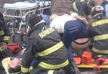 Tres bomberos lesionados tras incendio en edificio de Valparaíso