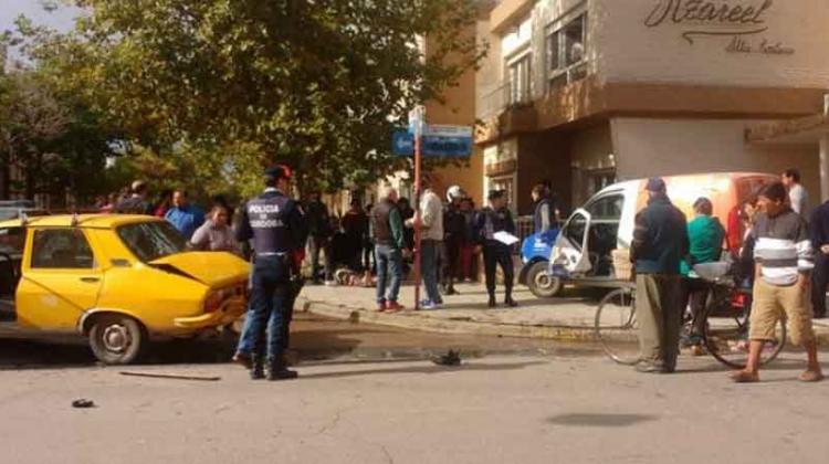 Autobomba chocó a un utilitario que arrolló a dos personas