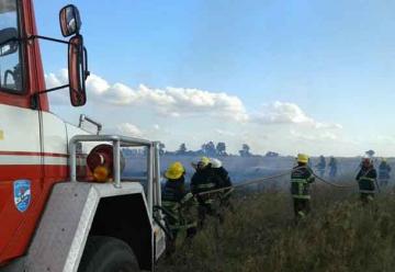 Intensa práctica de Bomberos sobre incendios forestales