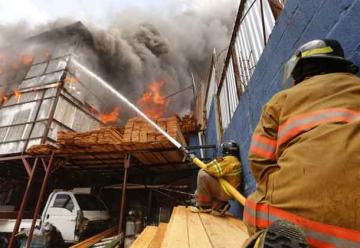 Incendio consume una fábrica de ataúdes en Nicaragua