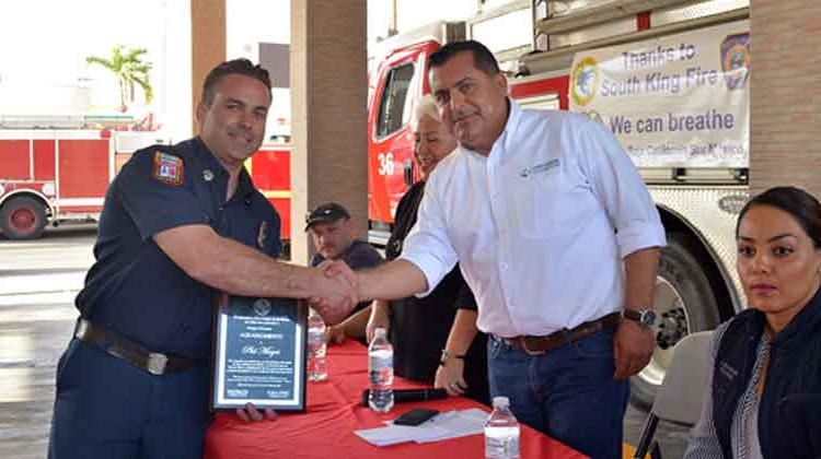 Bomberos reciben equipo de respiración autónomo
