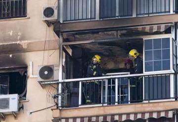 Un fallecido y dos bomberos hospitalizados en un incedio en Málaga