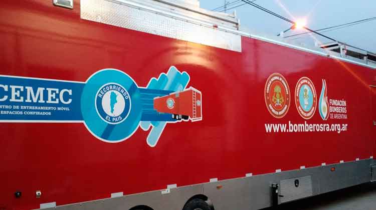 Bomberos de once cuarteles se capacitaron en Roque Pérez