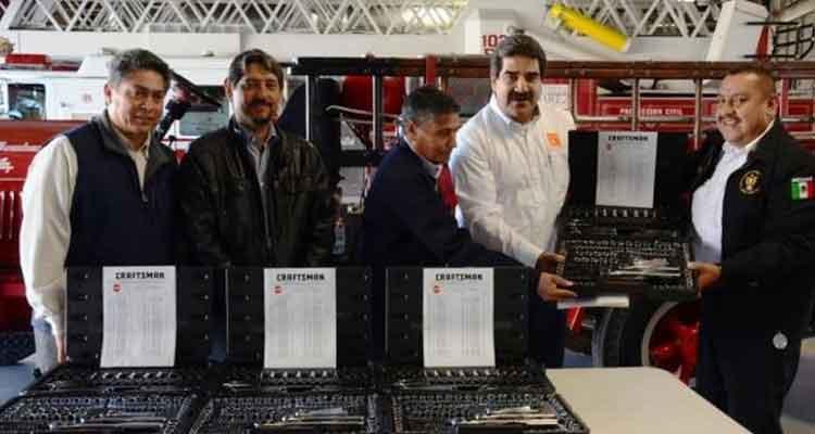 Donan herramienta mecánica a bomberos