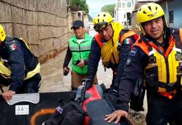 Brigadistas de México se suman a labores de rescate por inundaciones