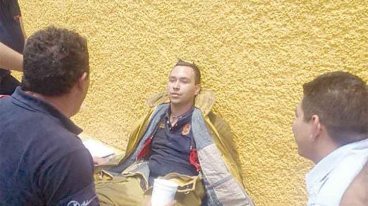 Bombero sufrió intoxicación en incendio