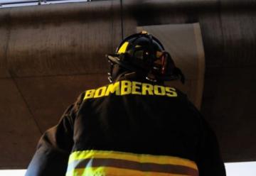 Destituyen a Bomberos que cobraron dinero por apagar incendio