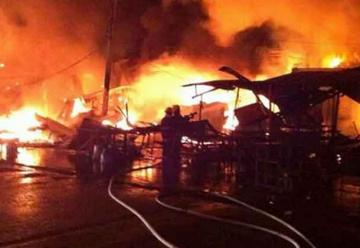 Incendio en mercado de Acapulco deja 70 locales calcinados