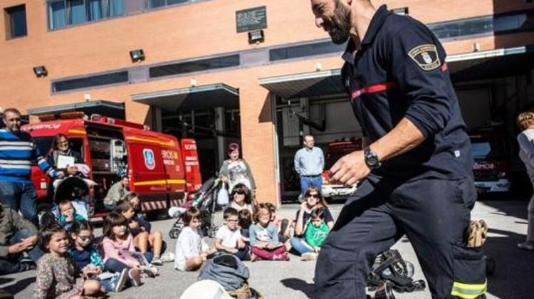 Bomberos boicotean congreso para denunciar las carencias