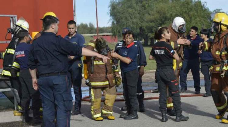 Bomberos de la provincia de San Luis se capacitan en el CEMI