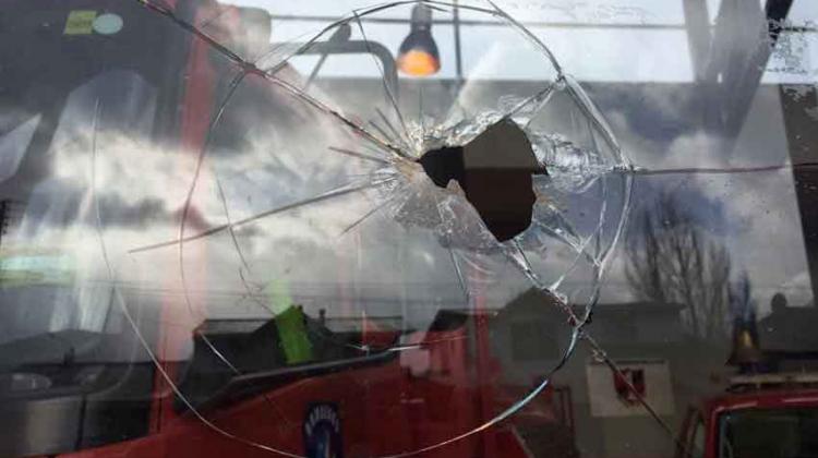 Vandalos provocan millonarios daños en cuartel de bomberos