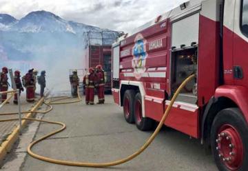 Firma de convenio entre el gobierno de Tierra del Fuego y bomberos