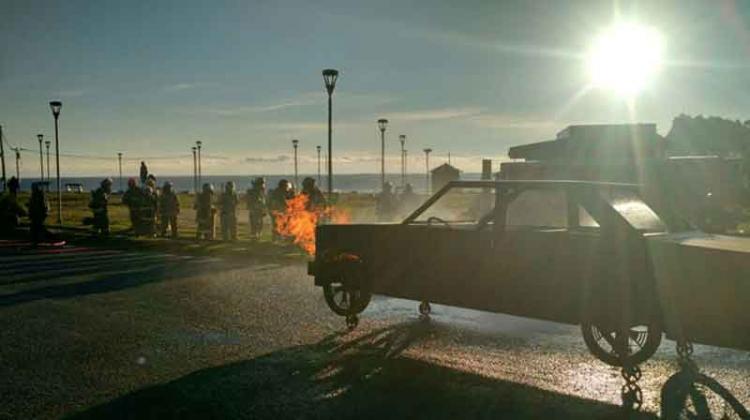 Simulador móvil de fuego en vehículo capacitó a voluntarios