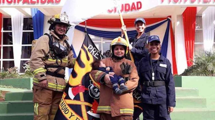 Bombera mamá no dejará de ser voluntaria