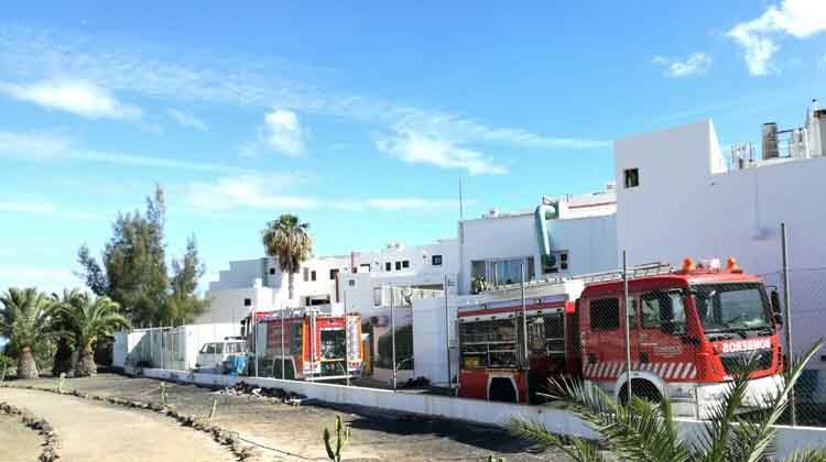 Dos bomberos, heridos en un incendio en un hotel