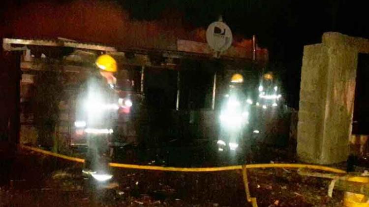 Detienen a diez personas que agredieron a policías y bomberos