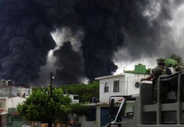 Murió bombero por incendio en refinería de Salina Cruz