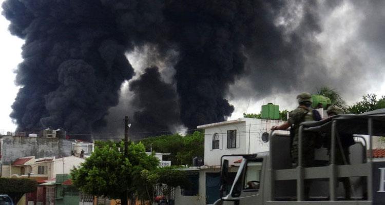 Murió bombero por incendio en refinería de Salina Cruz