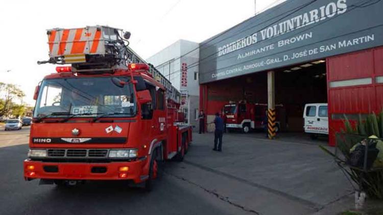 Le robaron a un bombero en un accidente en Longchamps