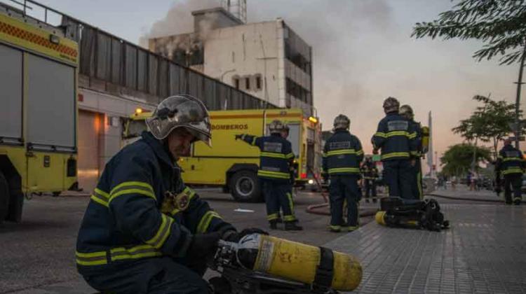 Los bomberos de Cádiz trabajan sin seguro de vida