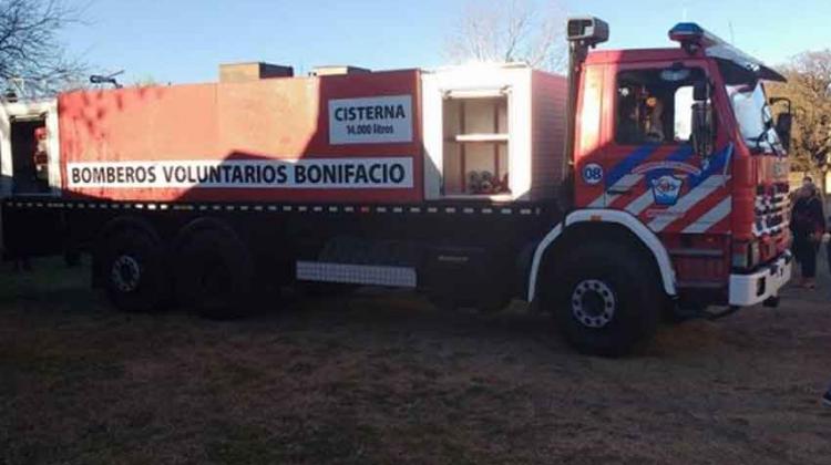 Nueva unidad Cisterna para Bomberos de Bonifacio