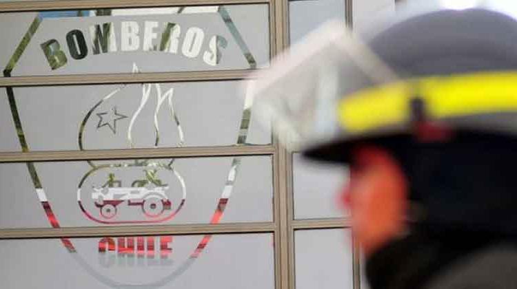 Cuerpos de bomberos reciben doce carros-bomba